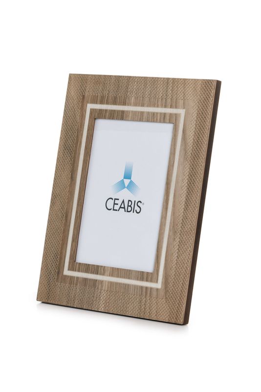 Cadre – finition chêne avec relief carré Cadre – finition chêne avec relief carré