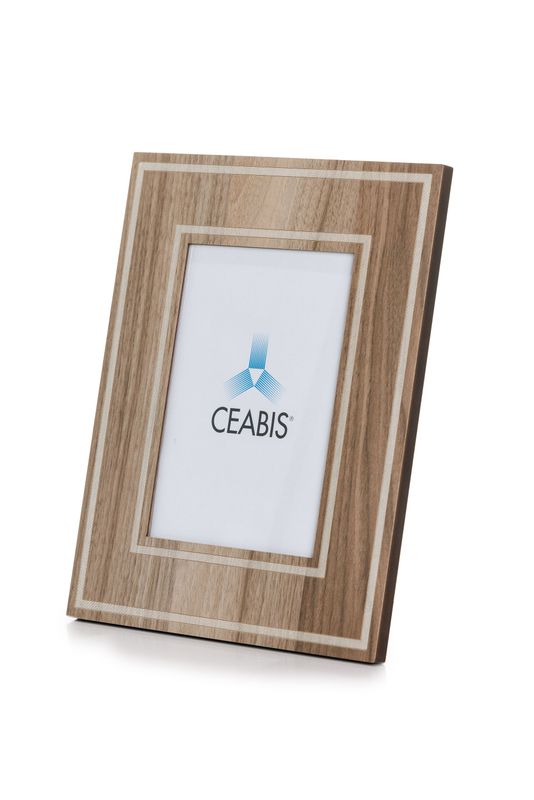 Cadre – finition chêne avec double filet Cadre – finition chêne avec double filet
