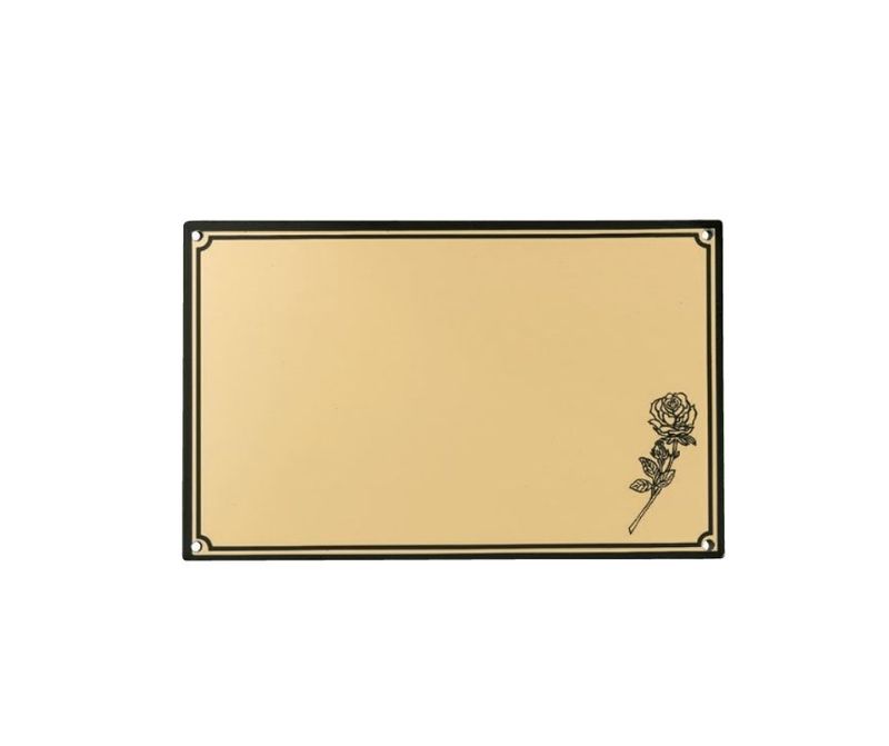 Placa retangular de alumínio plana com fundo dourado e borda preta com rosa