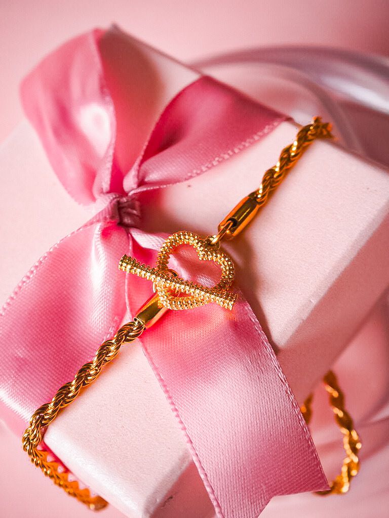 Holly Knot Gold Necklace
