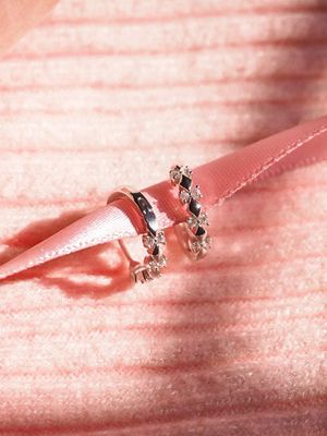 Robbie Ribbon Huggies