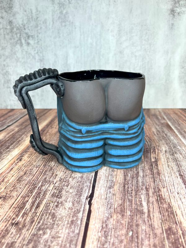 Kiss my Butt mug dark