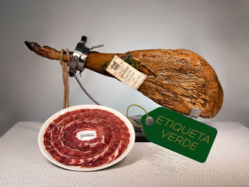 Jamones Sierra de Huelva Alimentados CON PASTOS NATURALES Y CEREALES