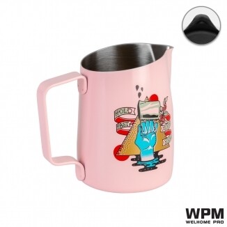 SLOW POUR SUPPLY® X WPM HC7106 粉紅色塗鴉 圓嘴拉花杯 450cc