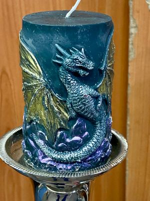 Dragon candle