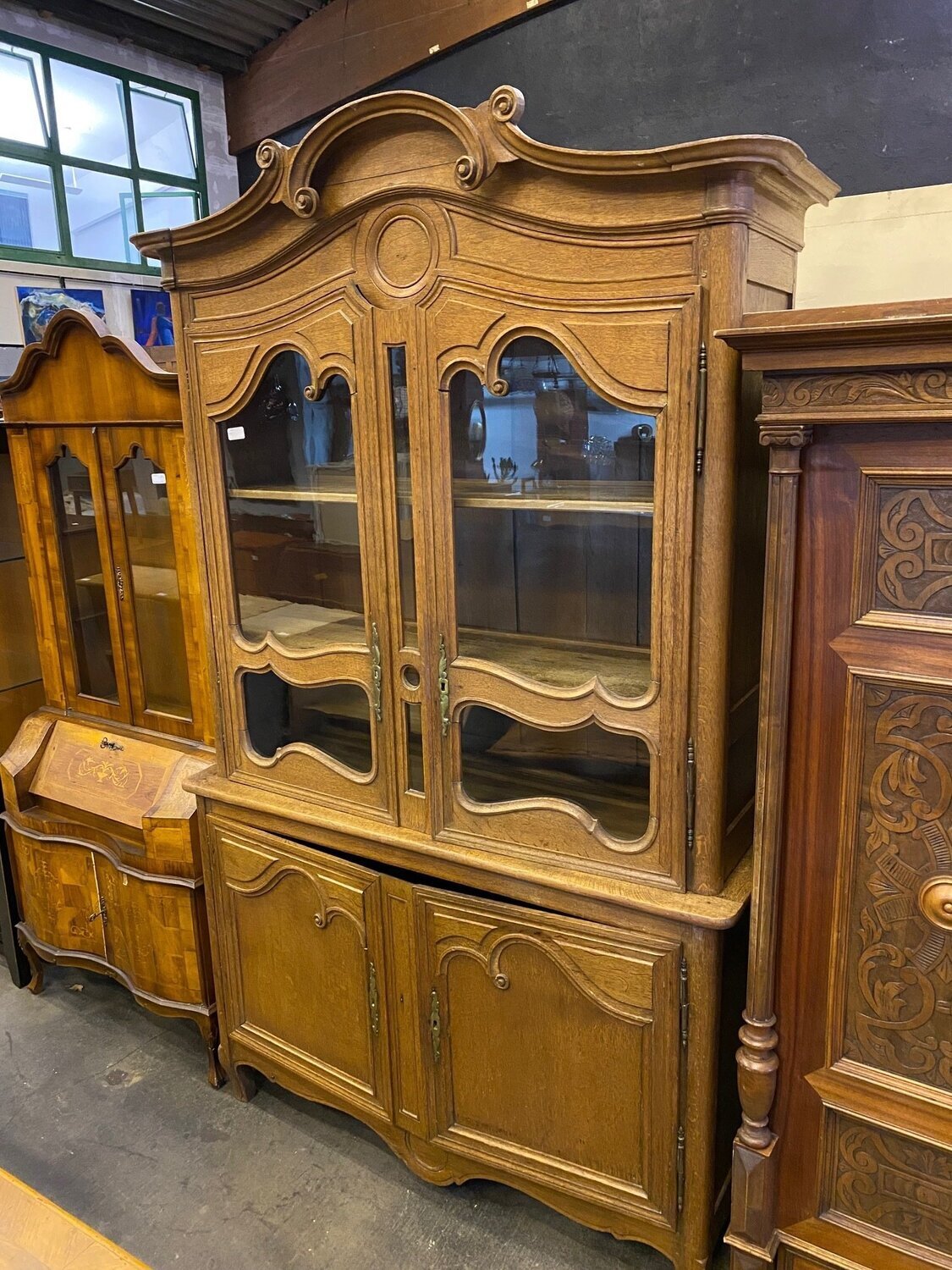 Aufsatzvitrinenschrank