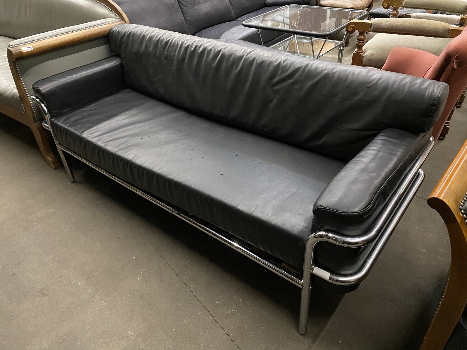 Dreisitzer Sofa Couch im LC2 Le Corbusier Stil