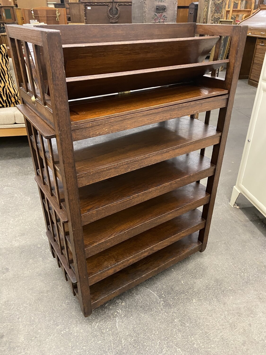 Fächerschrank Bücherregal auf Rollen um 1900