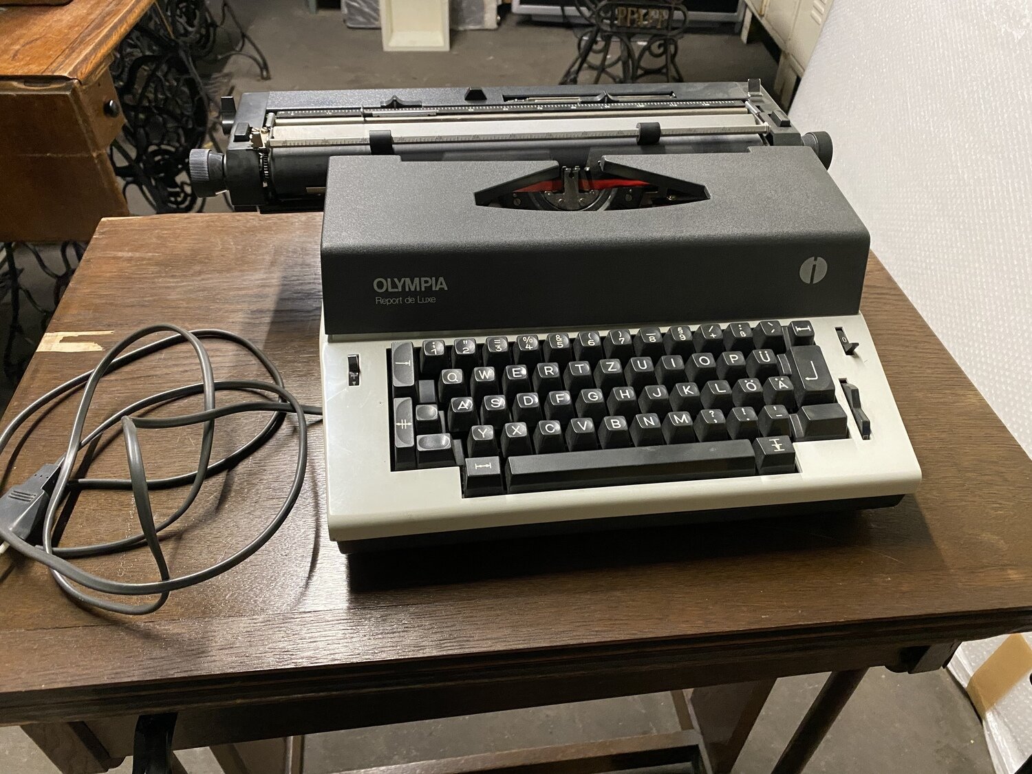 Olympia Report de Luxe Schreibmaschine