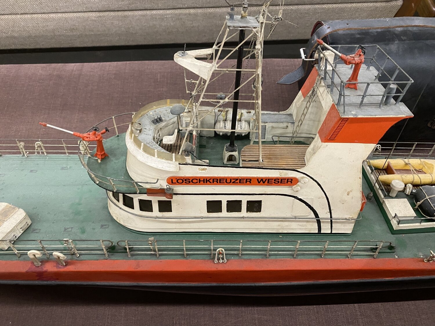 RC Löschkreuzer Weser Modellschiff mit Motor &amp; Fernsteuerung