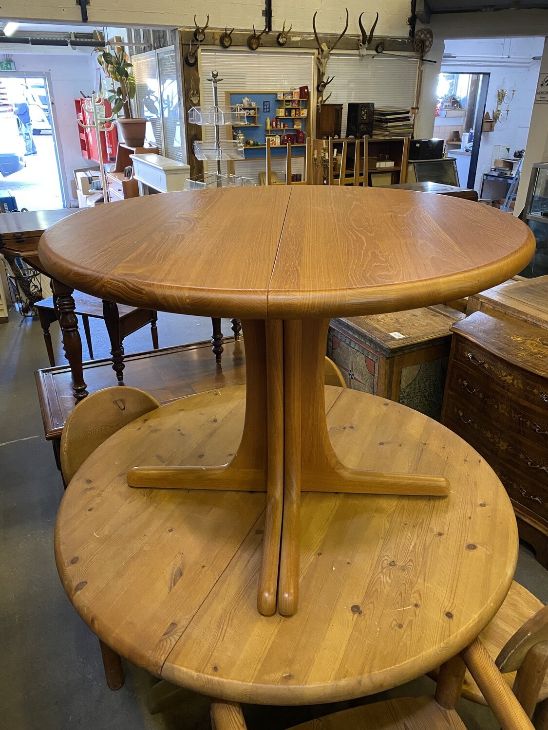 Tisch Dyrlund