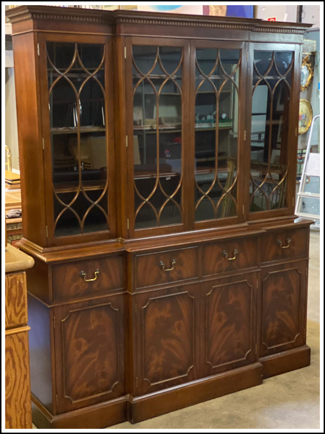 Vitrinenschrank