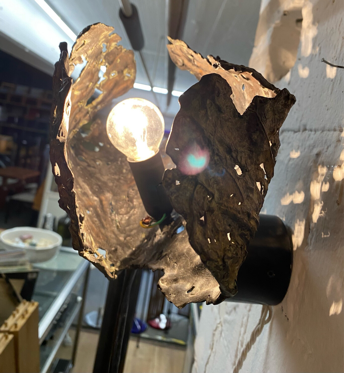 Wandleuchte Wandlampe im Blattdesign aus Bronze