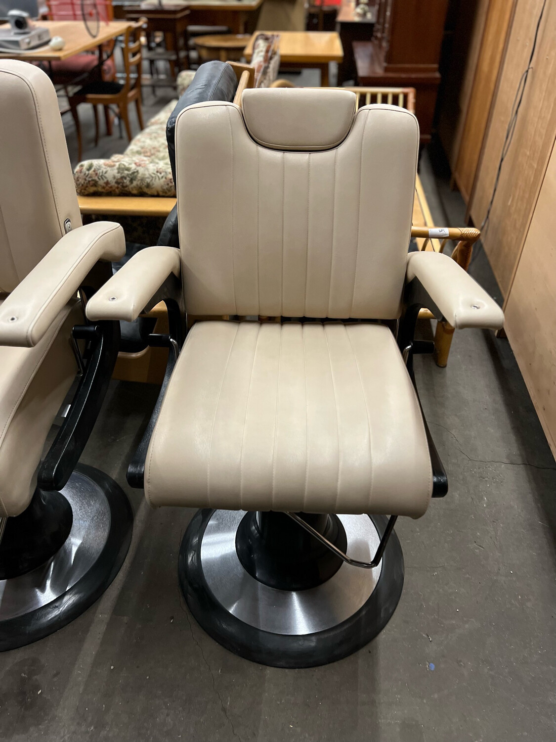 Friseurstuhl Friseursessel Sessel Drehsessel Greiner Modell 903 1von2