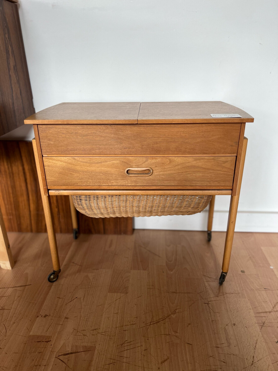 Nähkastchen Nähtischchen Kästchen Mid Century Vintage