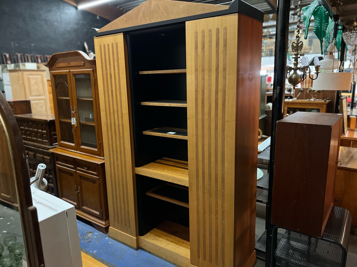 Vitrinenschrank Schrank Schreinerarbeit Glas Messing 80er