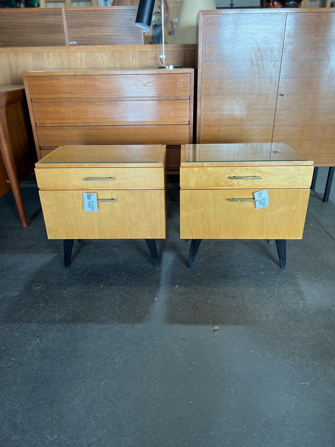 Nachtkästchen Nachttischchen Mid Century Vintage 1von2