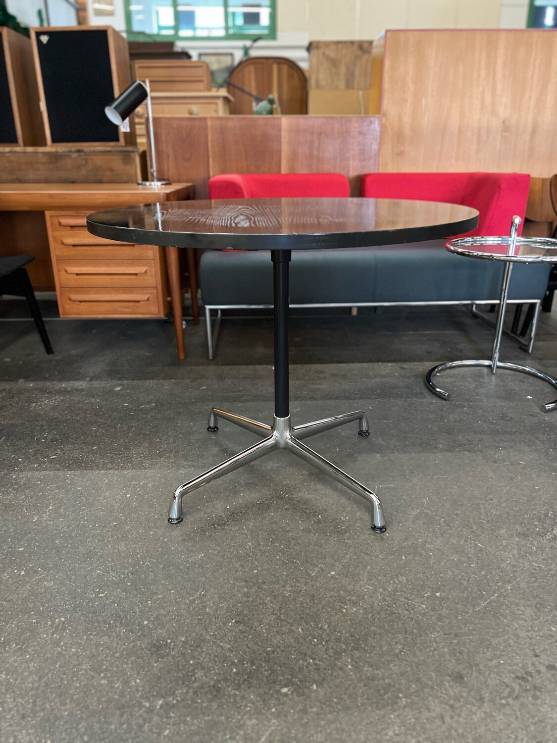 Vitra Eames Contract Table Tisch 90cm 1von2 Beistelltisch