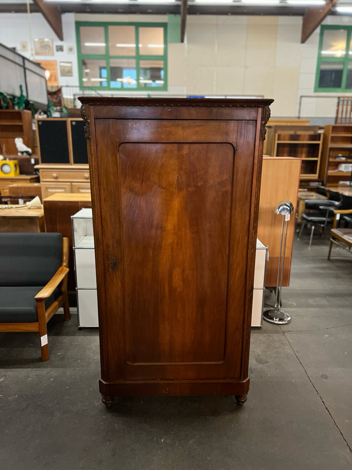 Schrank Kleiderschrank