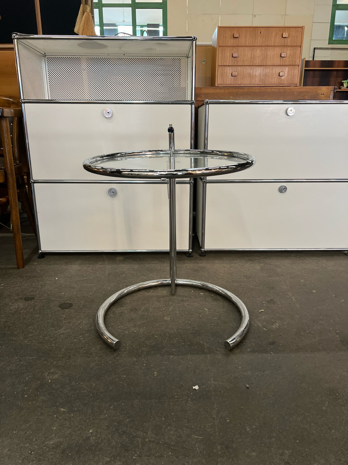 ClassiCon Eileen Gray Tischchen Adjustable Table 1von3