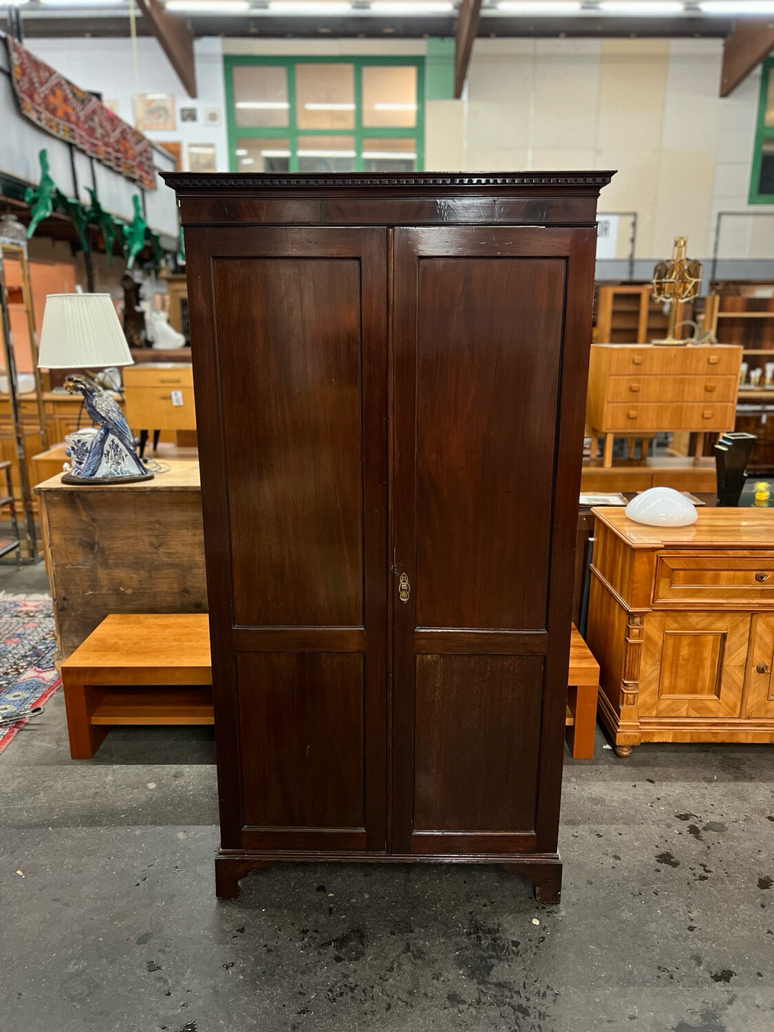 Schrank Kleiderschrank
