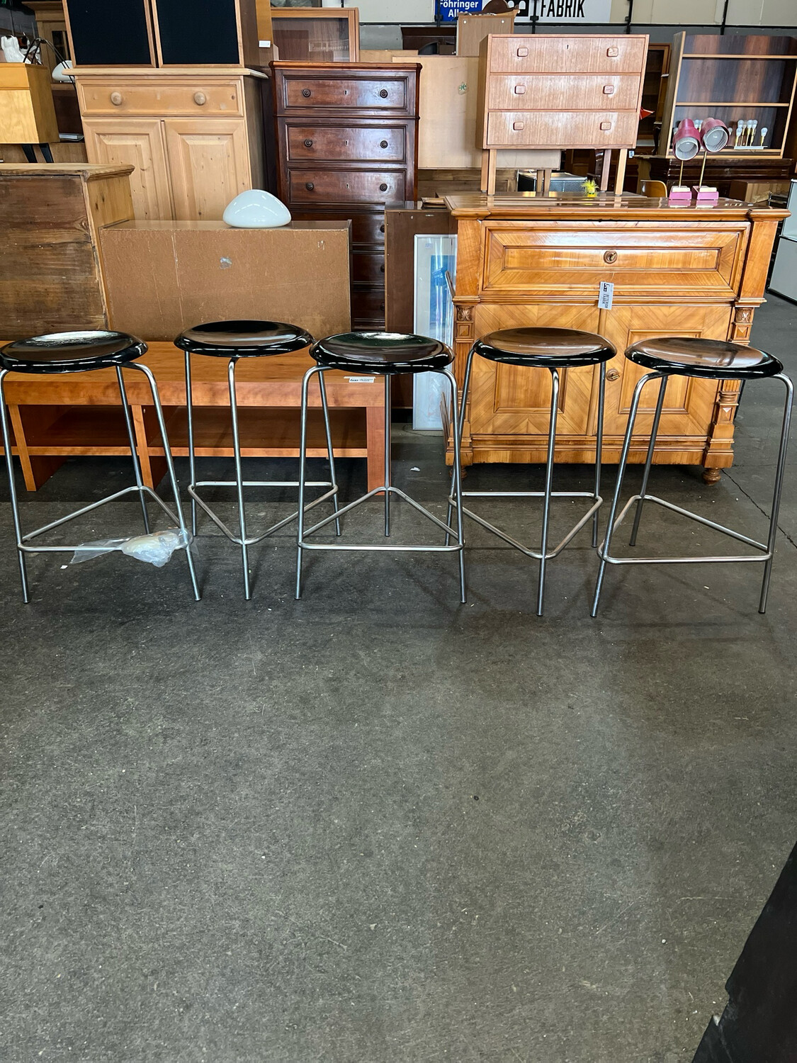 Fritz Hansen Arne Jacobsen Barhocker Tripod High Stool M3107 1von5