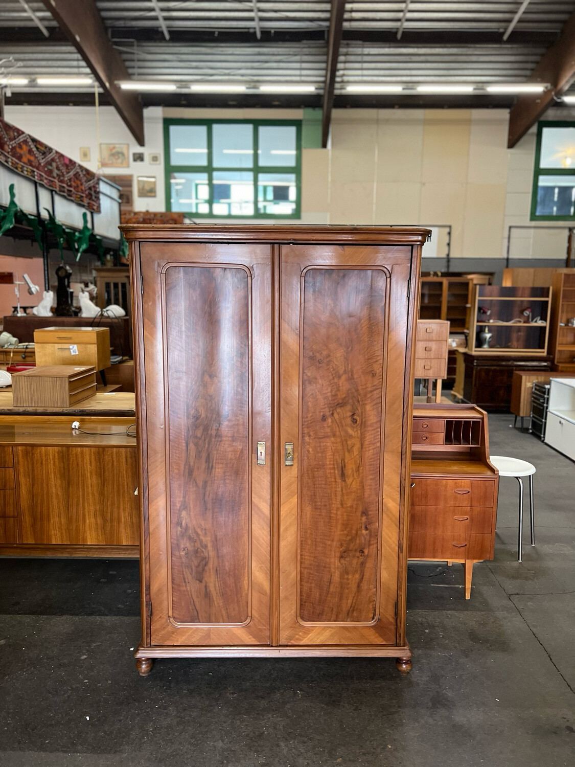 Schrank Kleiderschrank