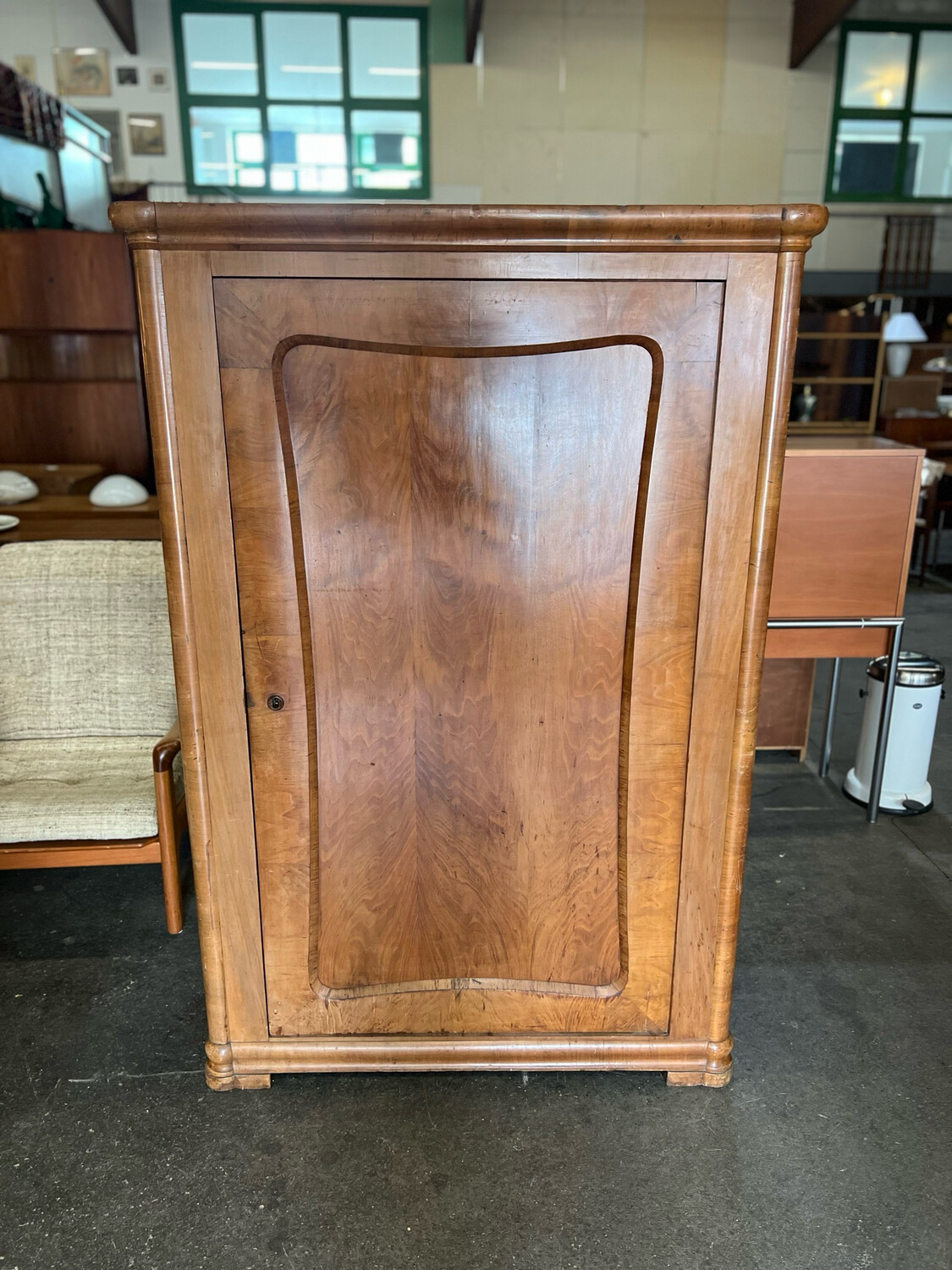 Schrank Kleiderschrank
