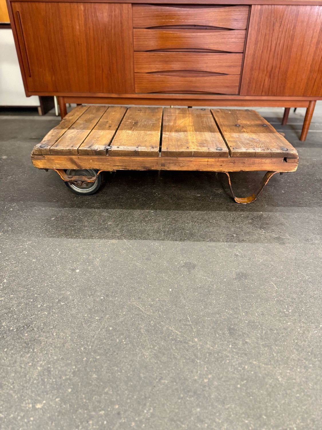 Palettenwagen Couchtisch Tisch Rollpalette Vintage