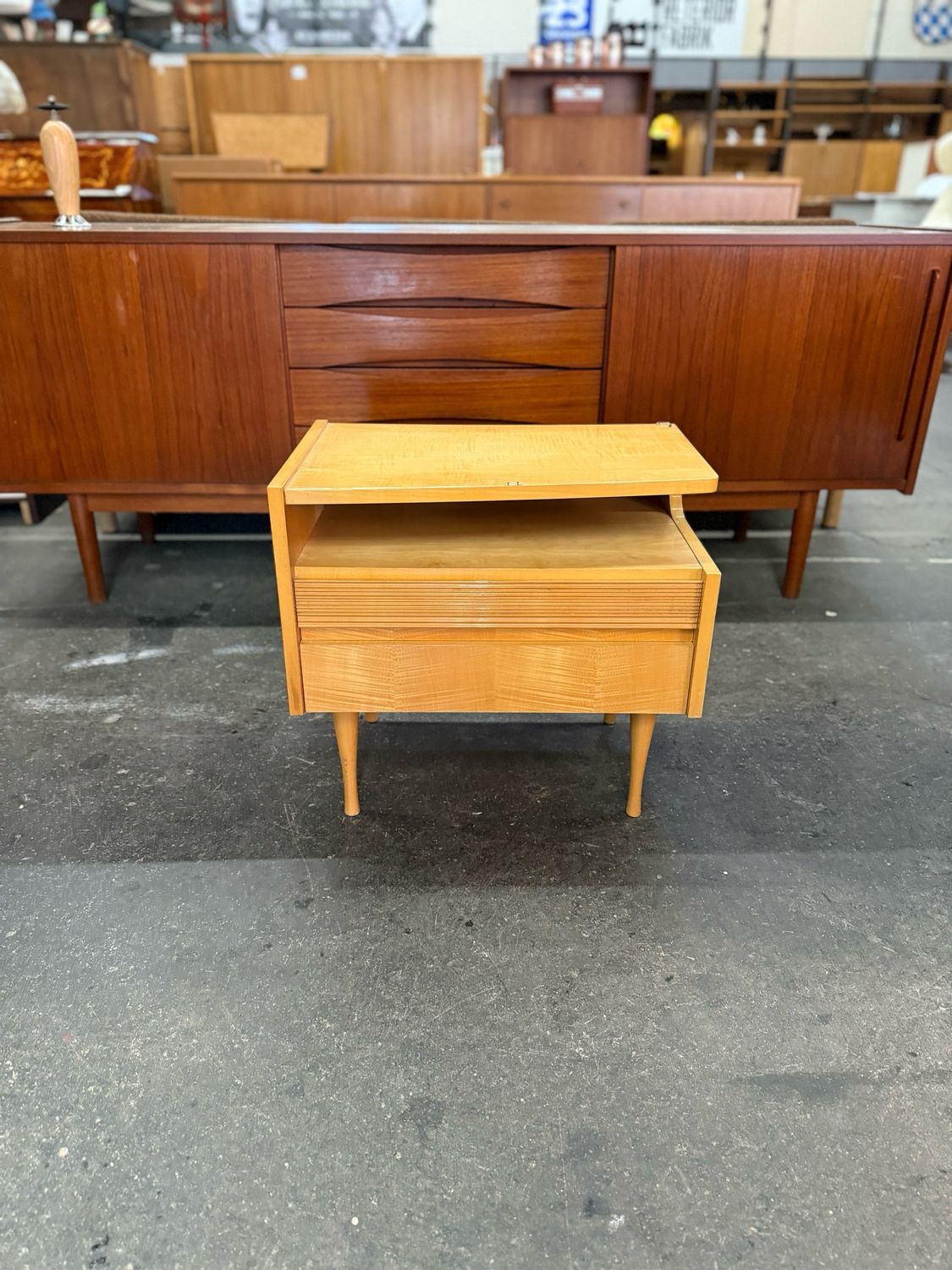 Nachtkästchen Nachttischchen Mid Century Vintage