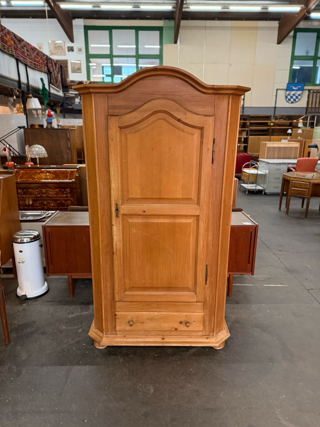 Schrank Kleiderschrank