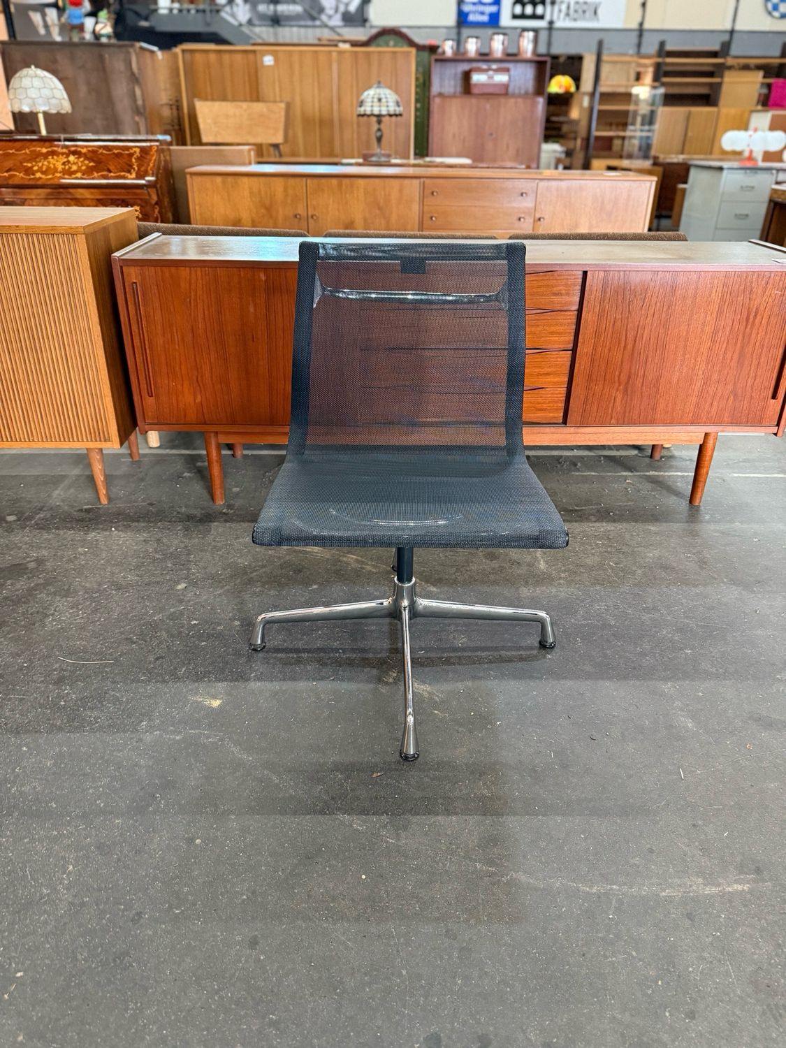 Charles Eames Vitra Aluminium Chair Stuhl Drehstuhl Netzgewebe