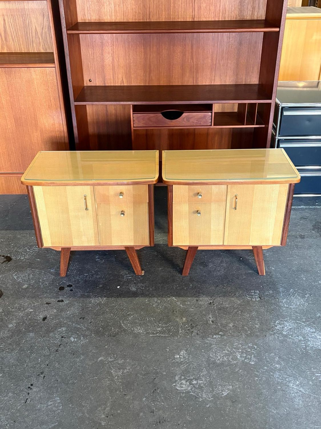 Nachtkästchen Nachttischchen 1von2 Mid Century Vintage