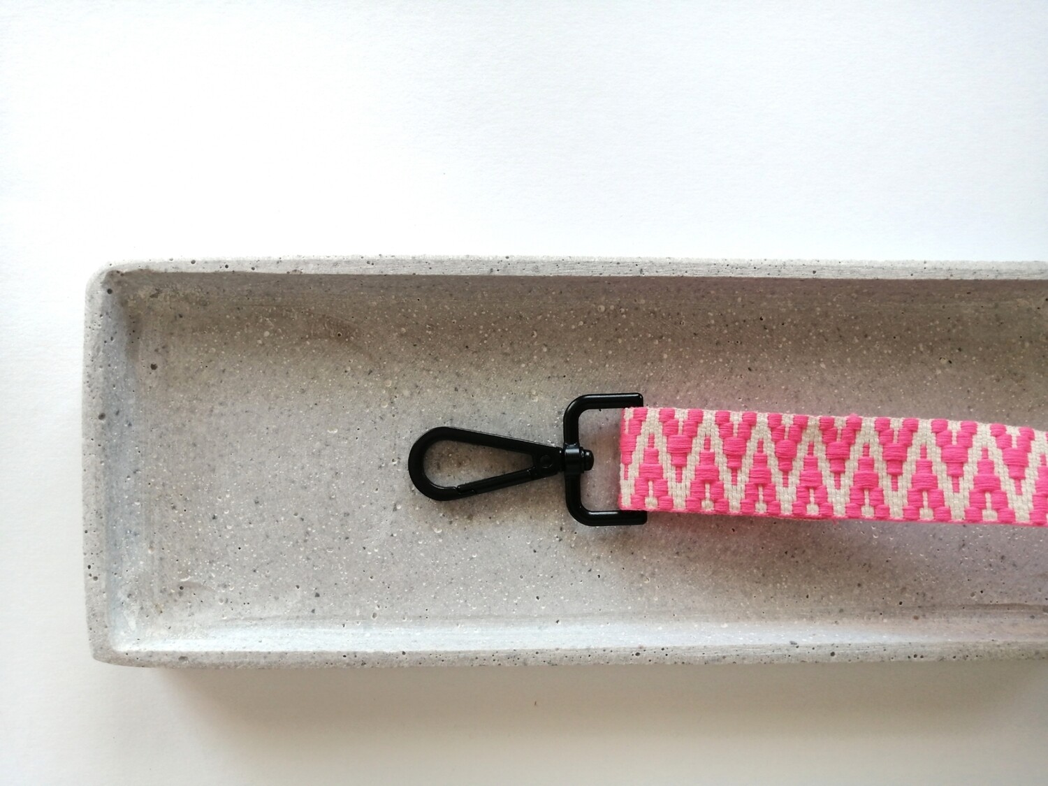 Phone Strap "zigzag pink neon"