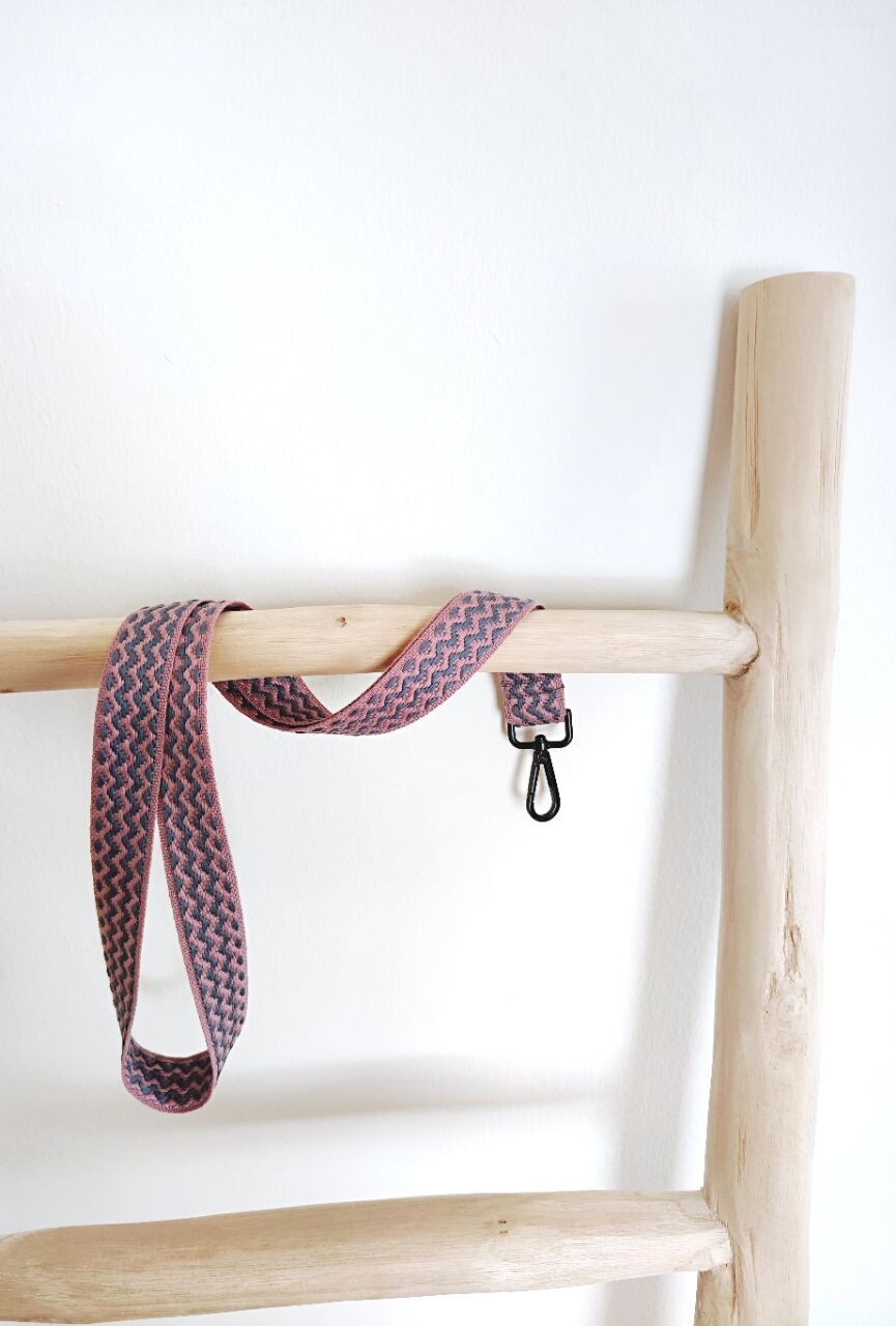 Phone Strap"dusty rose waves"