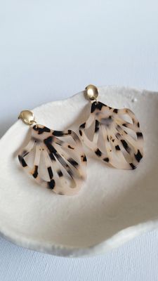 Ohrringe "shell" beige-braun