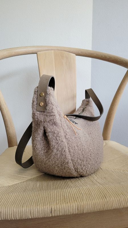 Bag "halfmoon" - taupe bouclé 