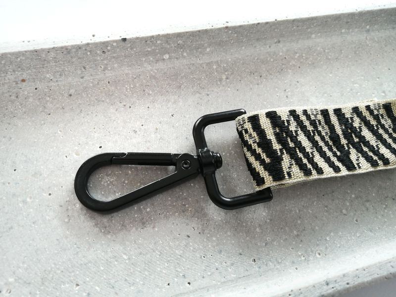 Phone Strap "golden zebra" kurz