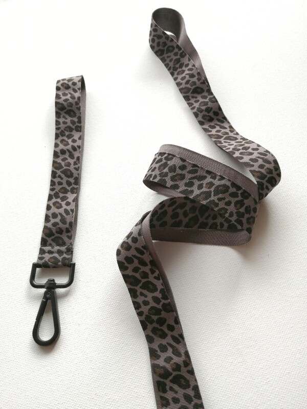 Phone Strap "brown leo"