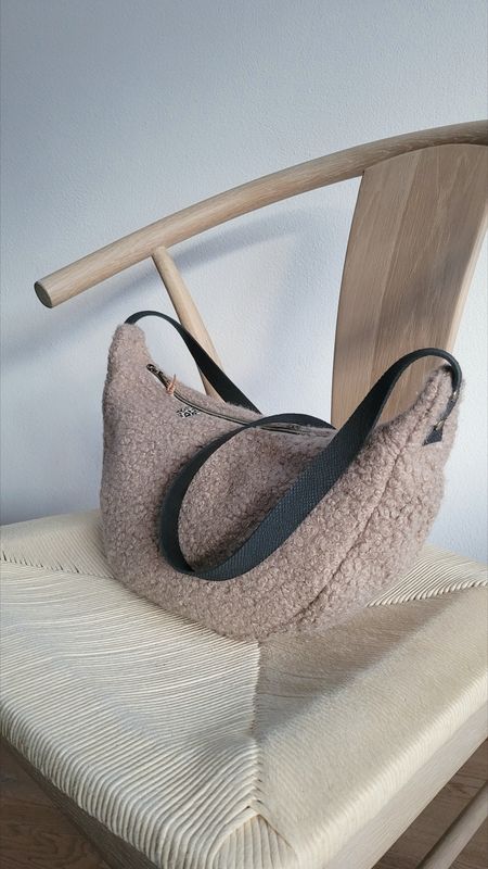 Bag "halfmoon" - taupe bouclé 