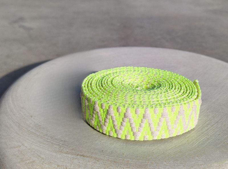 Phone Strap "neon zigzag" bright kurz