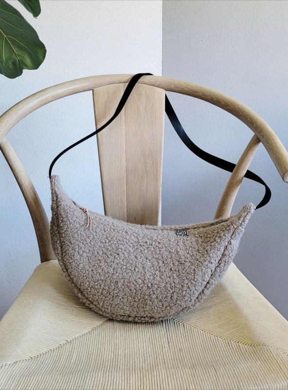 Bag "halfmoon" - taupe bouclé 
