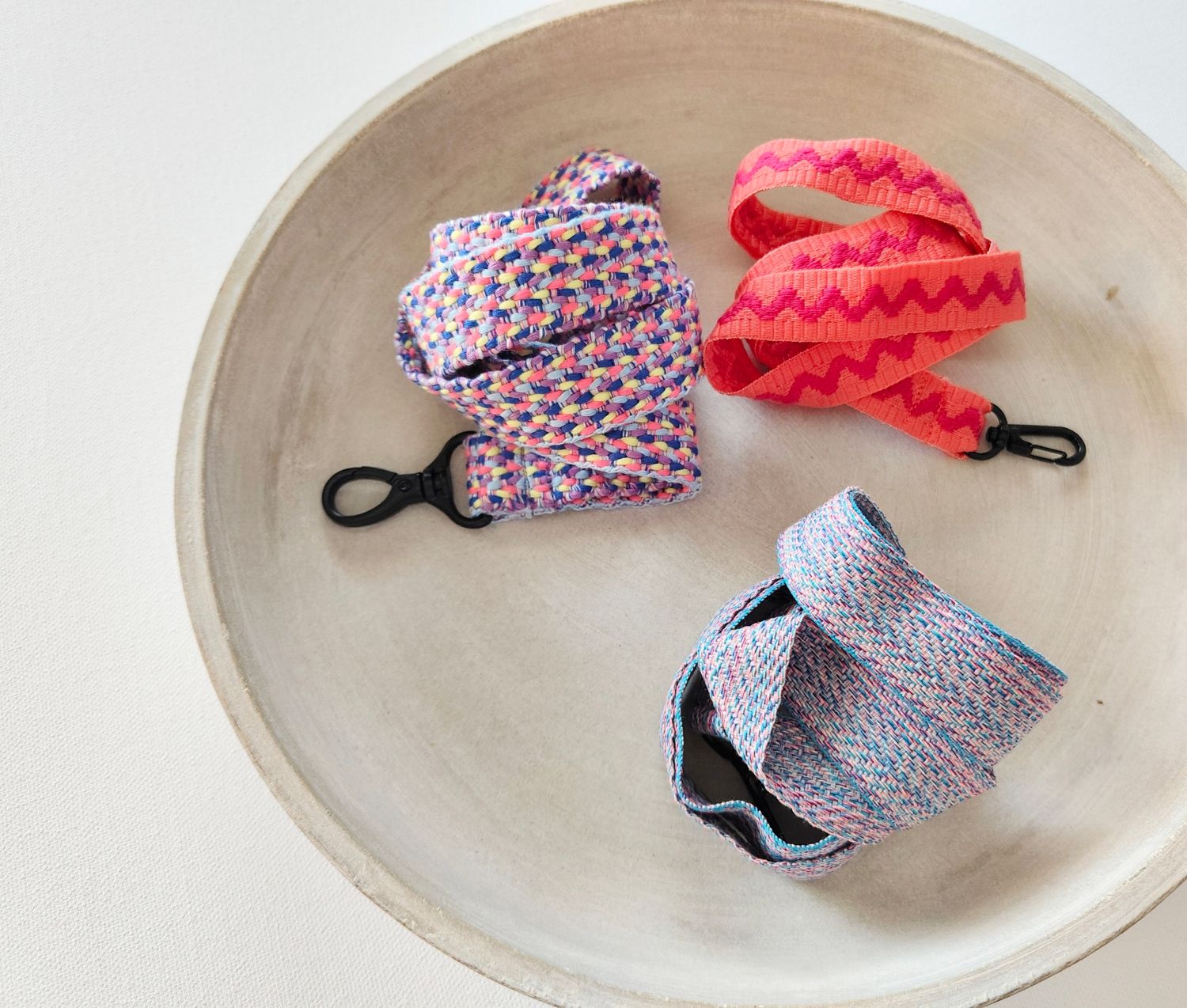 Phone Strap "colour bomb", "pink wave" und "colourful" kurz