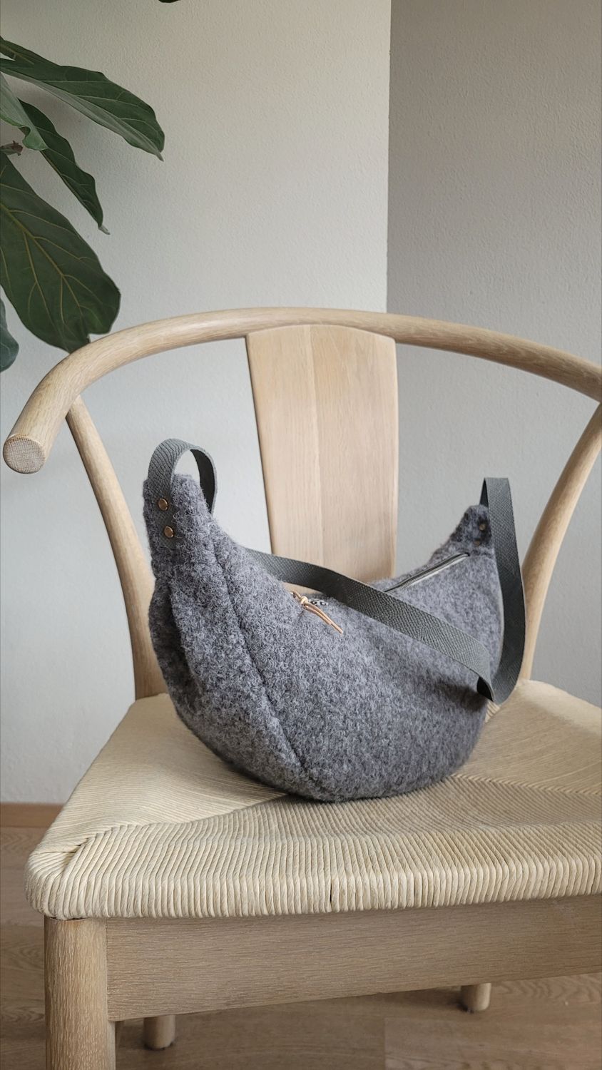 Bag Bag "halfmoon" - grey bouclé