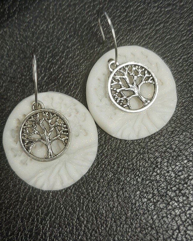 Tree of life dangles