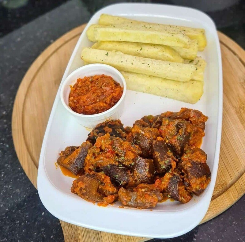 Peppered meat with fries