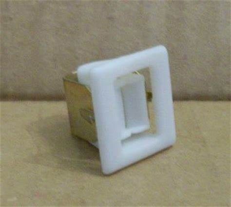 Receptacle - Latch