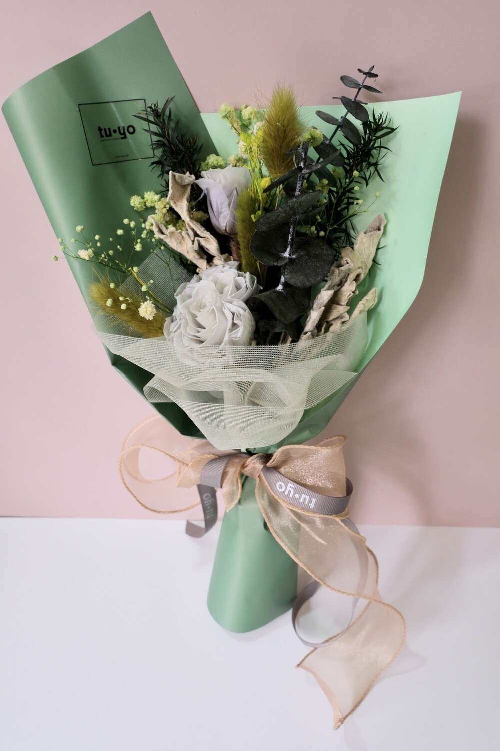 Monochromatic Petite Bouquet