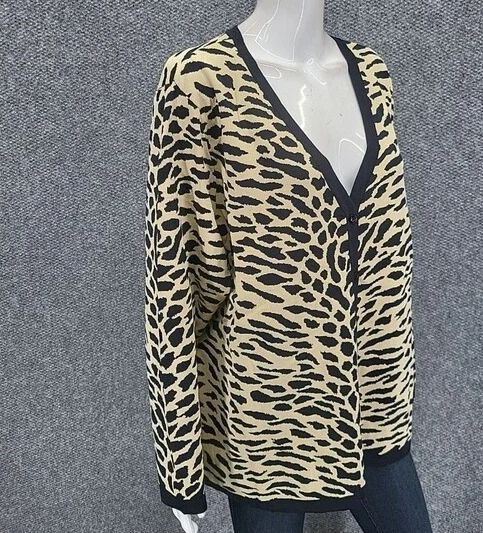 Dialogue Animal Print V-Neck Nit Cardigan