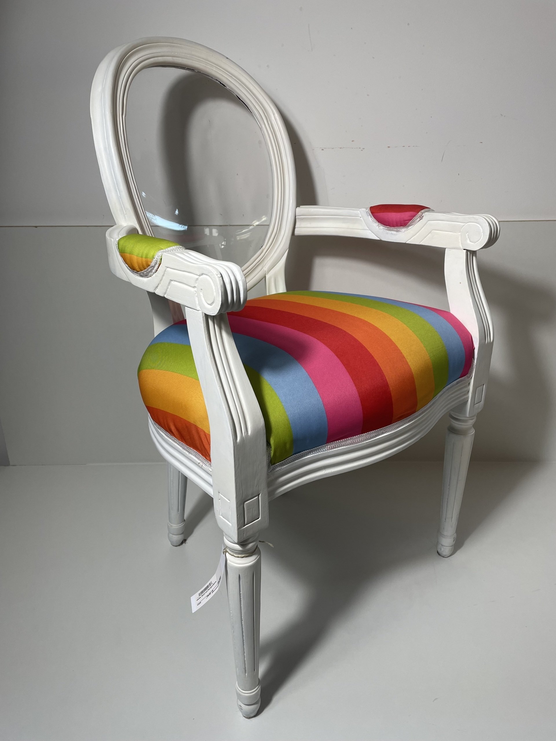 Stuhl weiß mit Plexiglaslehne